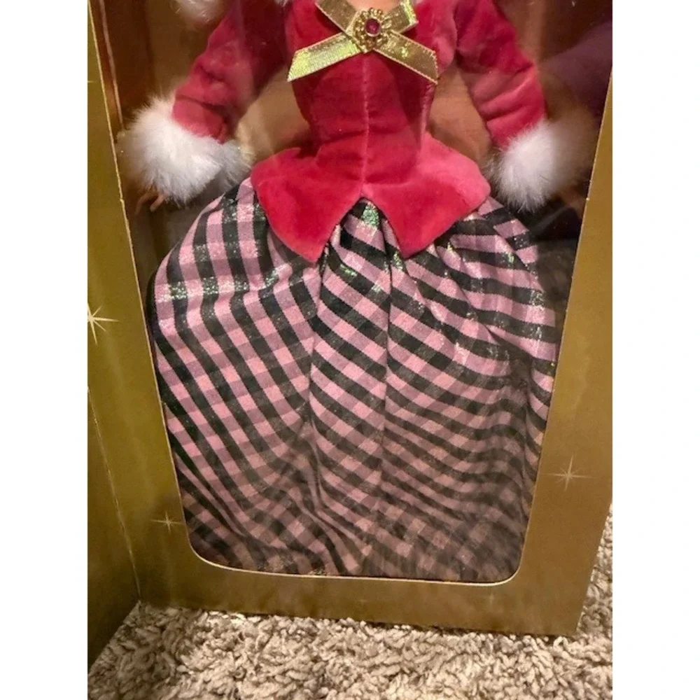 Avon Exclusive Winter Rhapsody Barbie Special‎ Edition Blonde